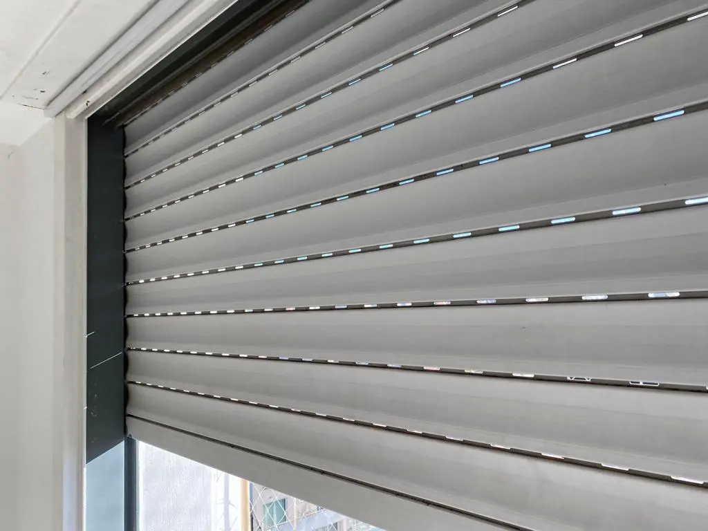 Persiana de Aluminio Inyectada con Poliuretano